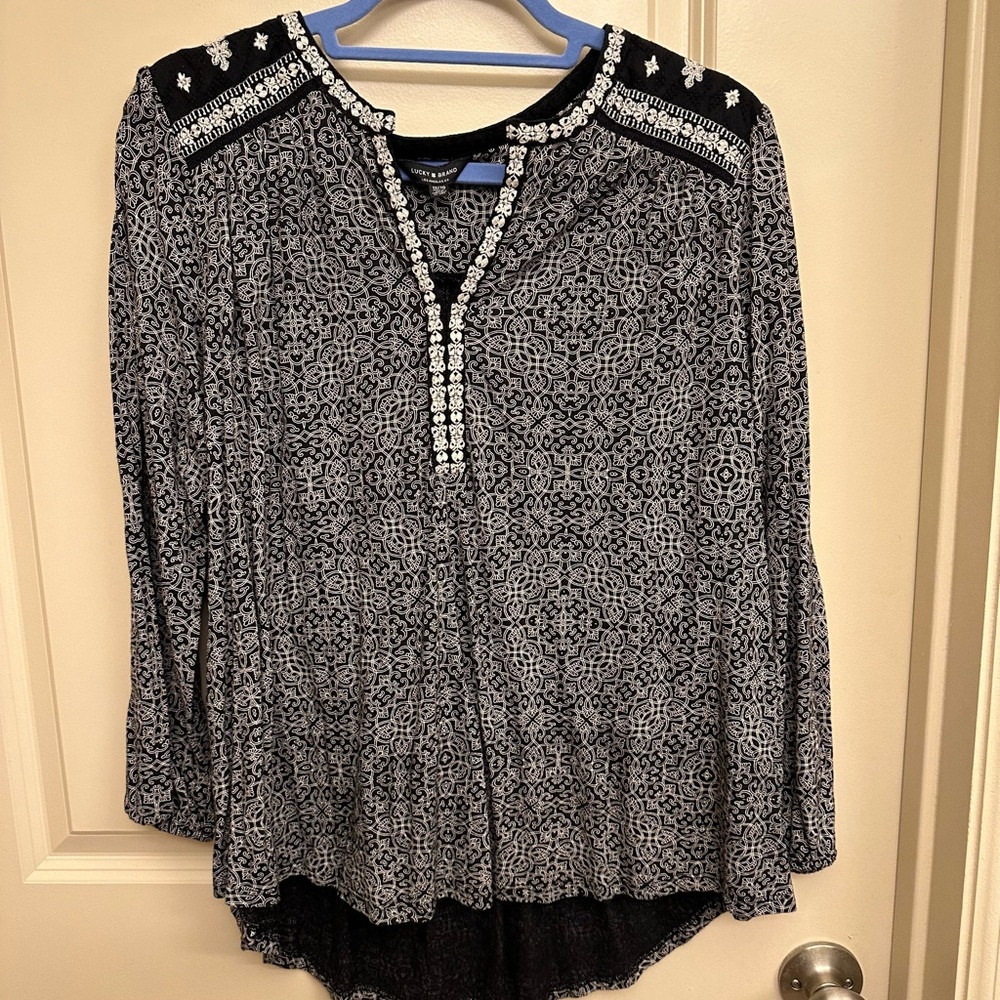 Black and white lucky brand top